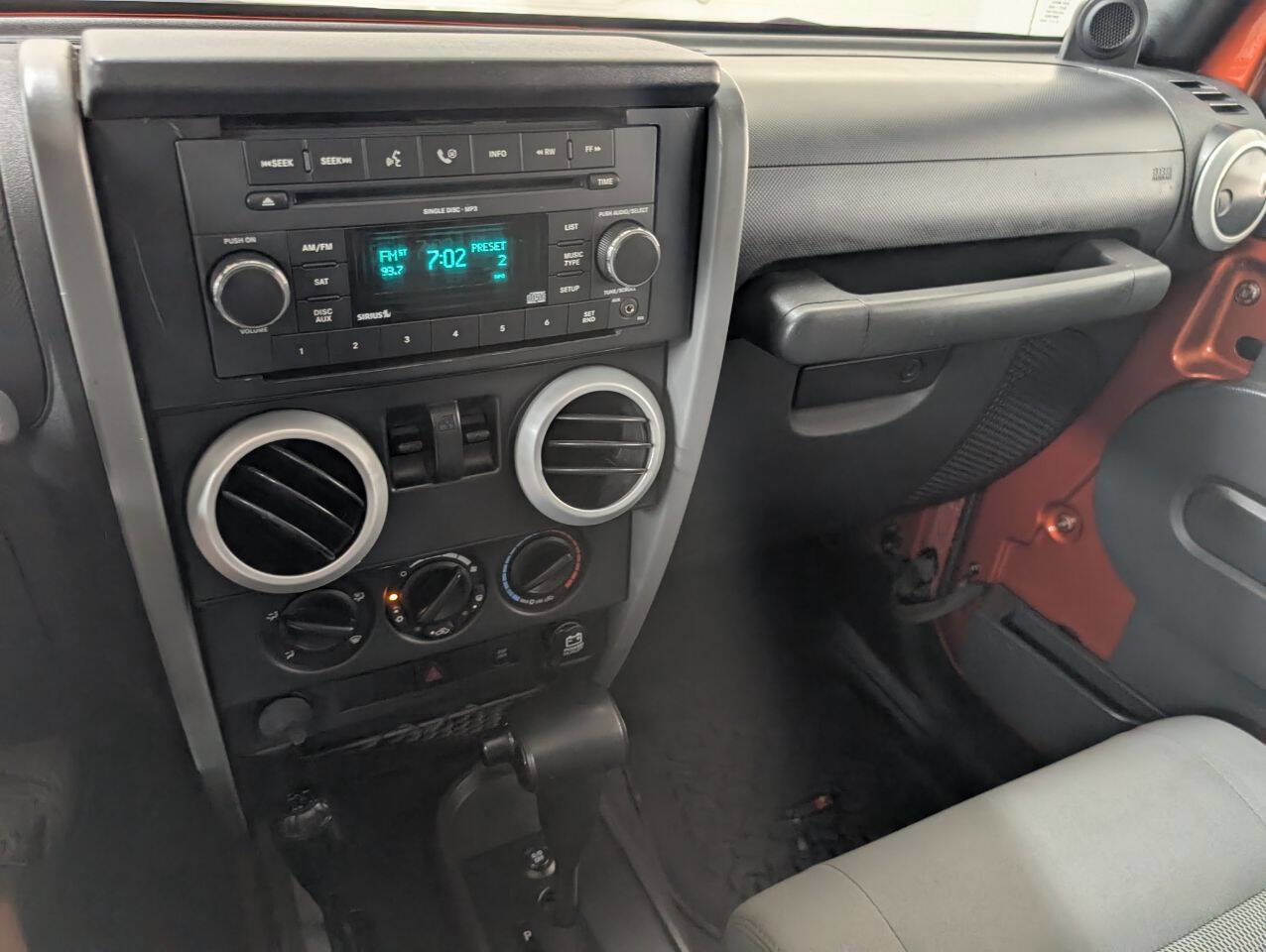 Used 2009 Jeep Wrangler Sahara w/ Dual Top Group image 10