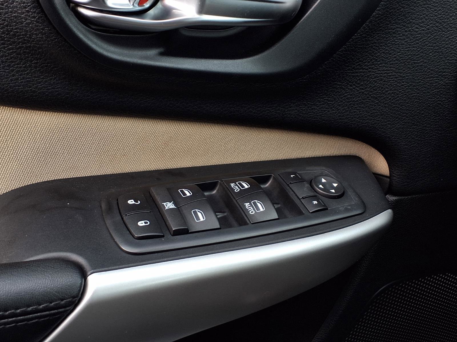 Used 2017 Jeep Cherokee Latitude FWD image 17