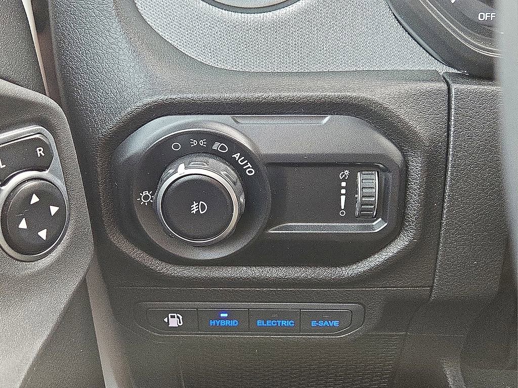 Used 2024 Jeep Wrangler Unlimited image 25