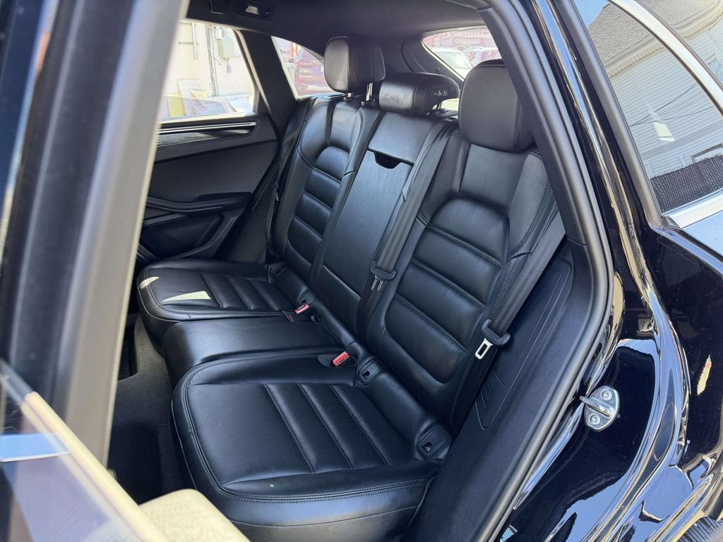 Used 2022 Porsche Macan S AWD/4WD image 21