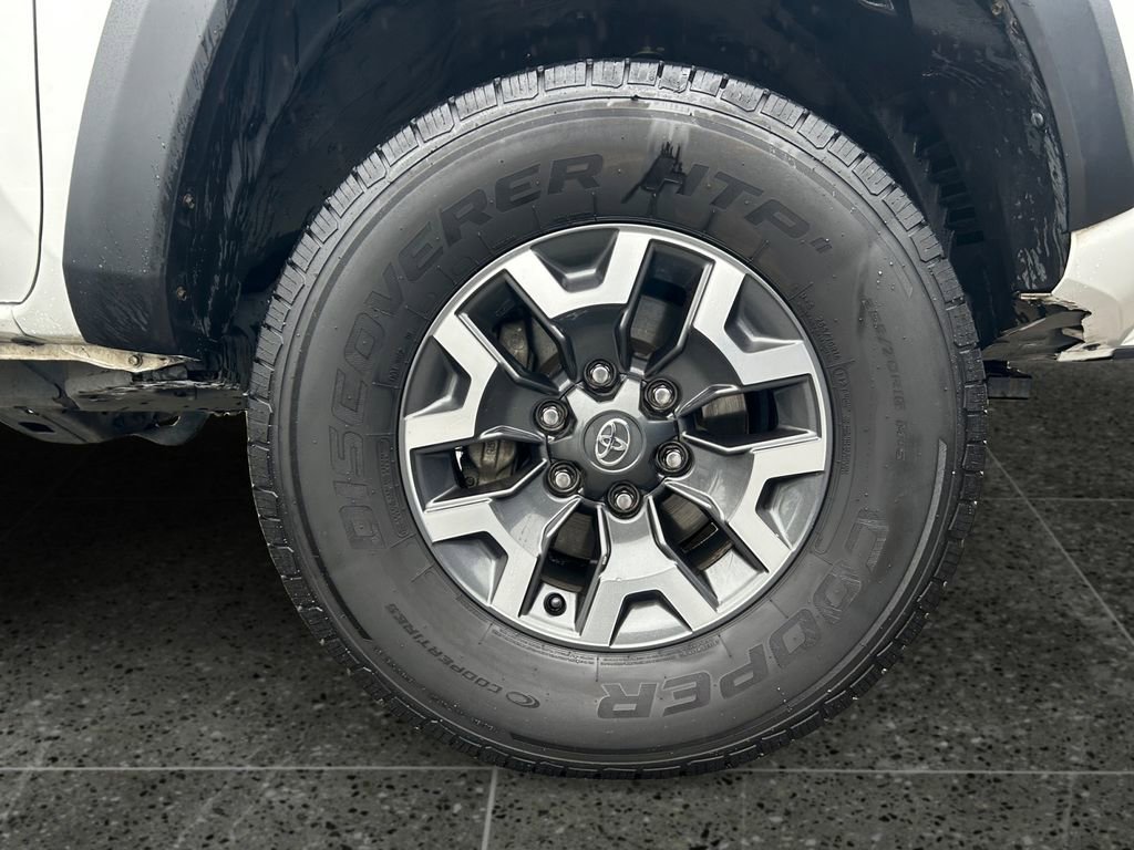 Used 2021 Toyota Tacoma TRD Off-Road w/ Technology Package image 9