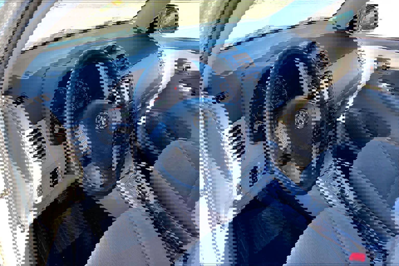 Used 2013 Toyota Corolla LE image 17