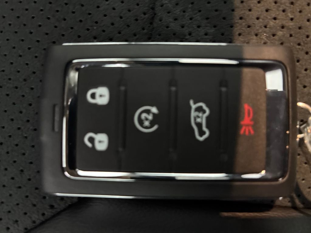 New 2025 Jeep Grand Cherokee Altitude image 29