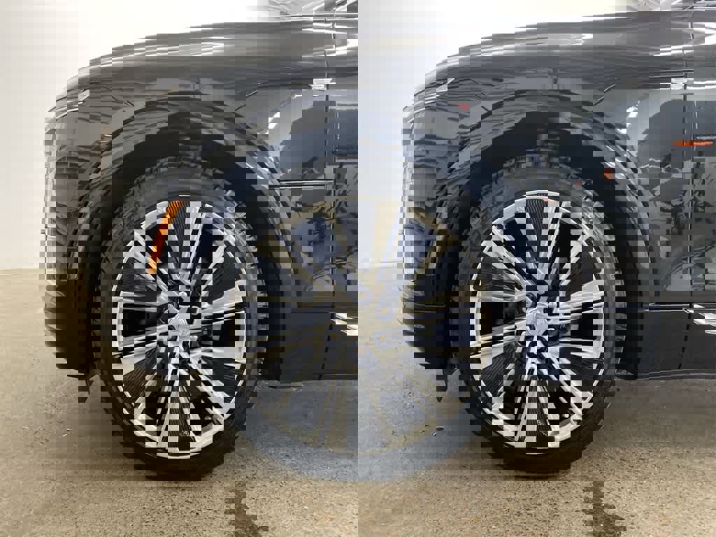 Certified 2024 Cadillac Lyriq Luxury image 12