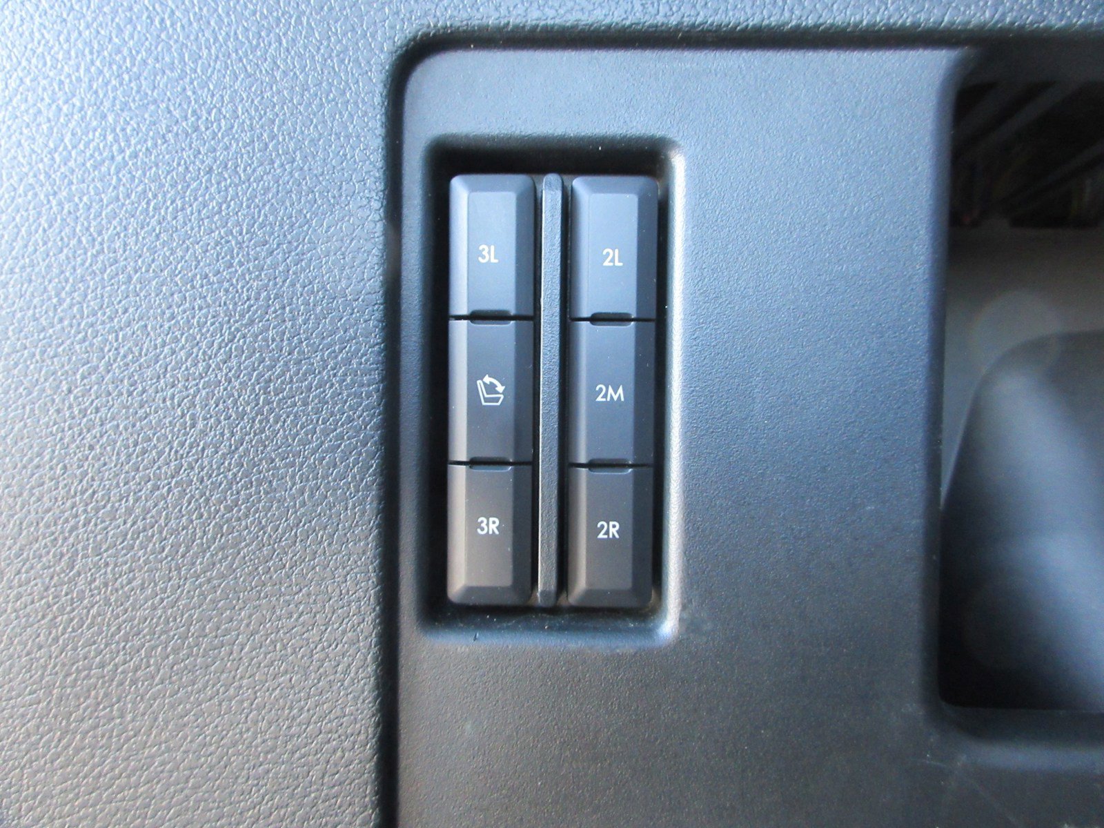 Used 2021 Lincoln Navigator Reserve w/ Cargo Convenience Package image 54