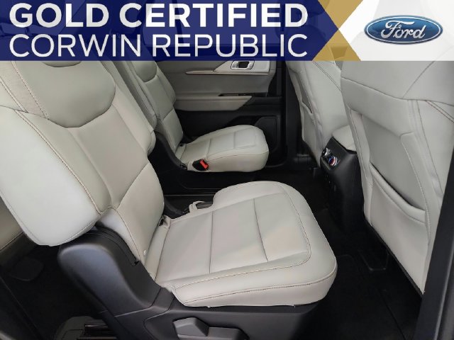 Used 2025 Ford Explorer Active w/ Active Comfort Package AWD/4WD image 28