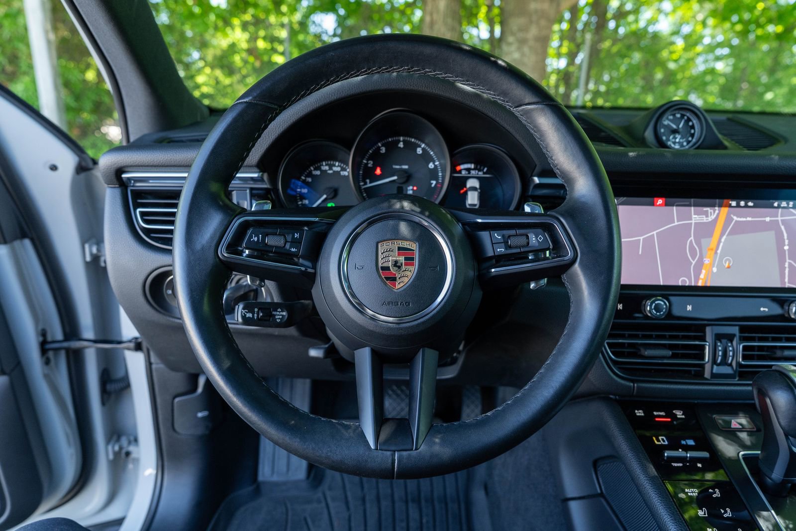 Certified 2023 Porsche Macan AWD/4WD image 24