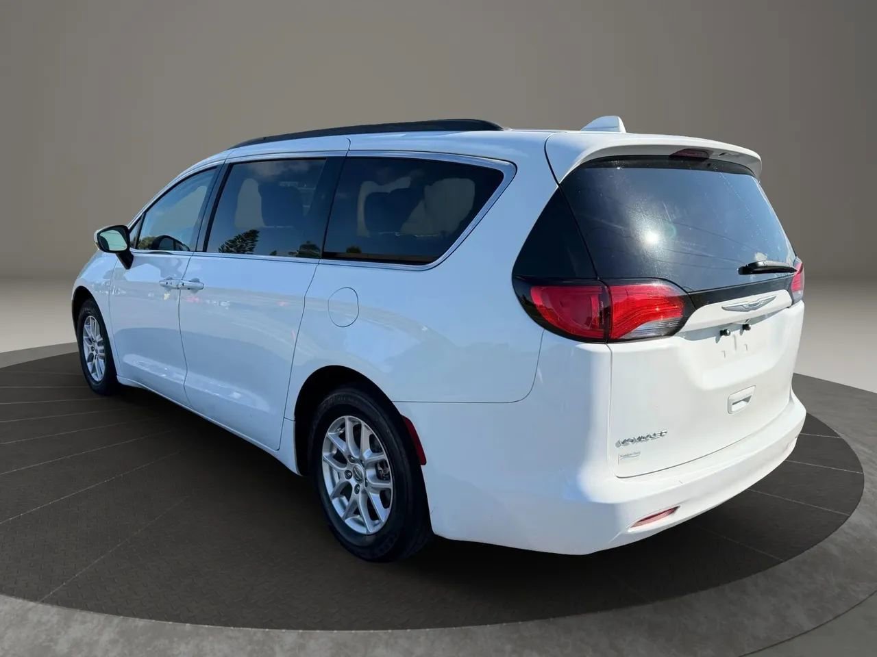 Used 2020 Chrysler Voyager Lxi FWD image 7