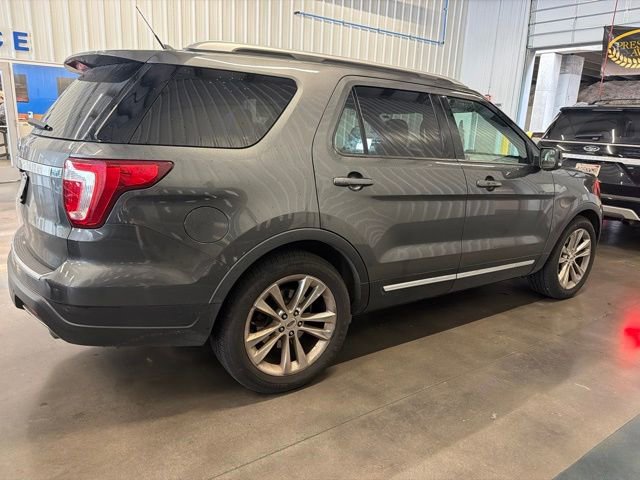 Used 2018 Ford Explorer XLT w/ Equipment Group 202A FWD image 5