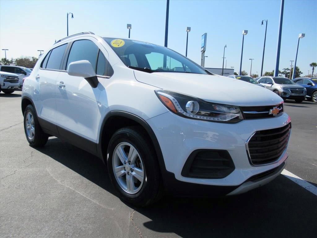 Certified 2022 Chevrolet Trax LT w/ LT Convenience Package AWD/4WD image 3