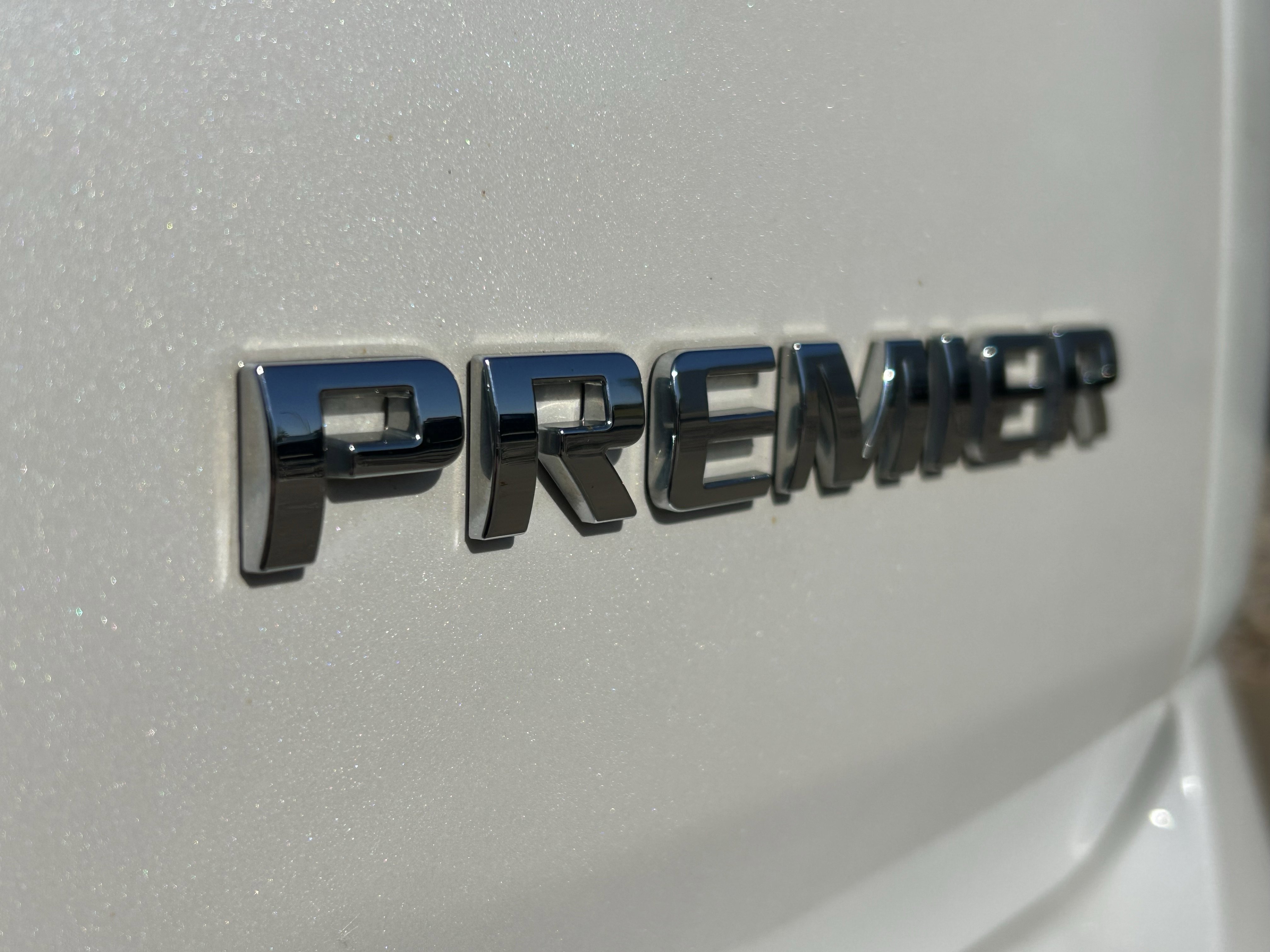 Used 2023 Chevrolet Traverse Premier image 9