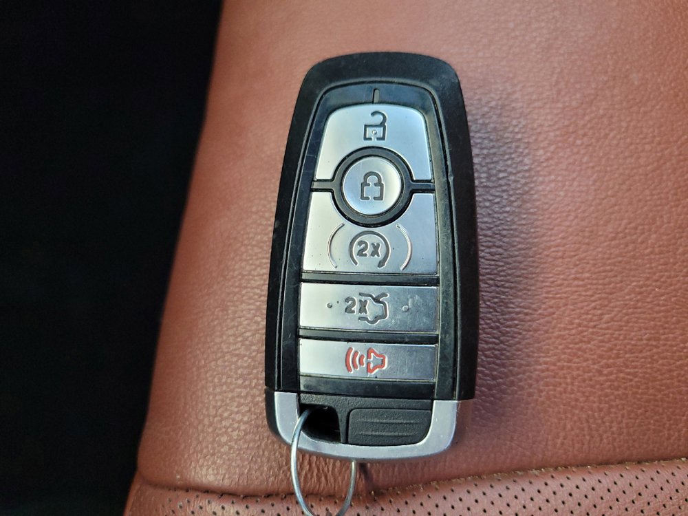 Used 2018 Ford Edge Titanium w/ Equipment Group 301A AWD/4WD image 32