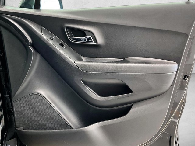 Used 2019 Chevrolet Trax LS FWD image 19