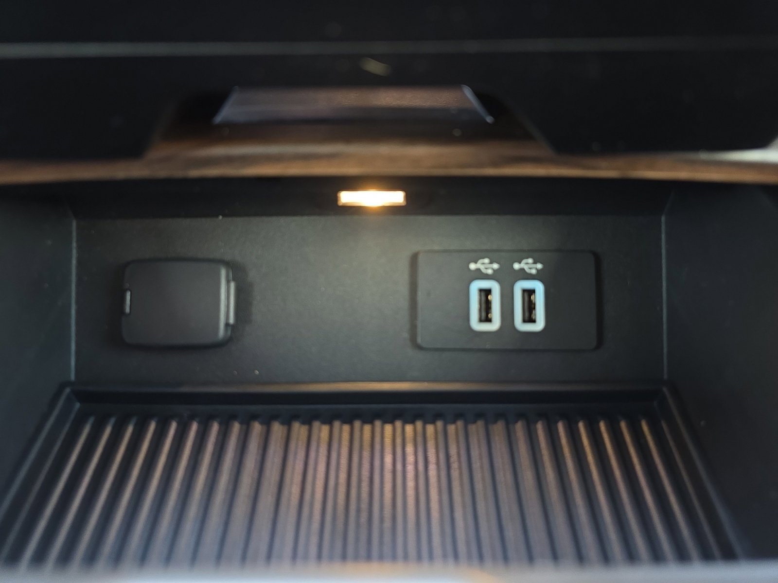 Used 2016 Ford F150 Lariat image 19