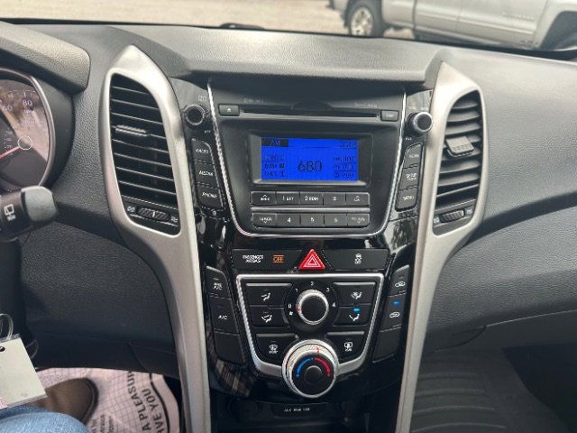 Used 2017 Hyundai Elantra GT image 25