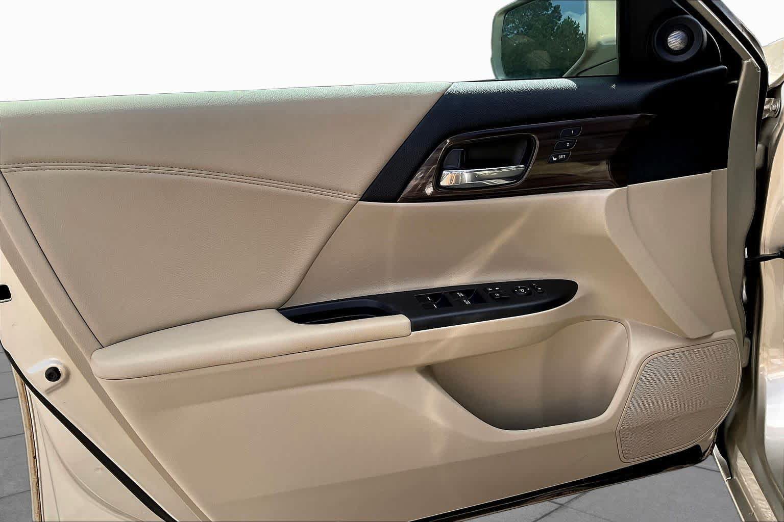 Used 2017 Honda Accord EX-L image 22
