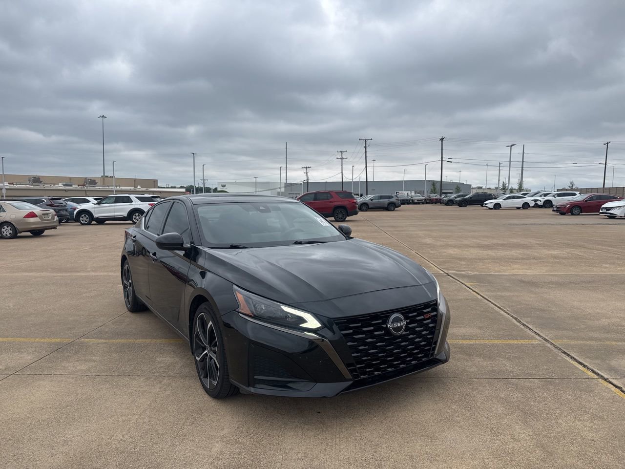 Certified 2023 Nissan Altima 2.5 SR w/ SR Premium Package FWD image 1