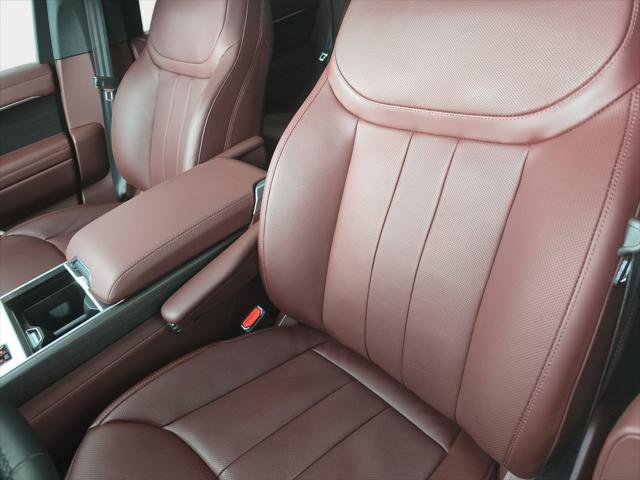 Used 2025 Land Rover Range Rover SE AWD/4WD image 14