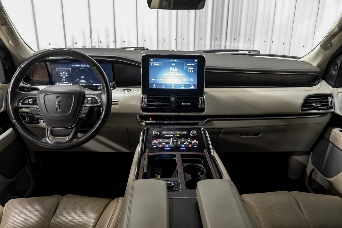 Used 2020 Lincoln Navigator L Reserve w/ Luxury Package RWD image 13
