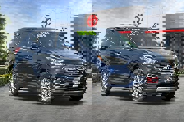 Used 2017 Hyundai Santa Fe Sport image 2