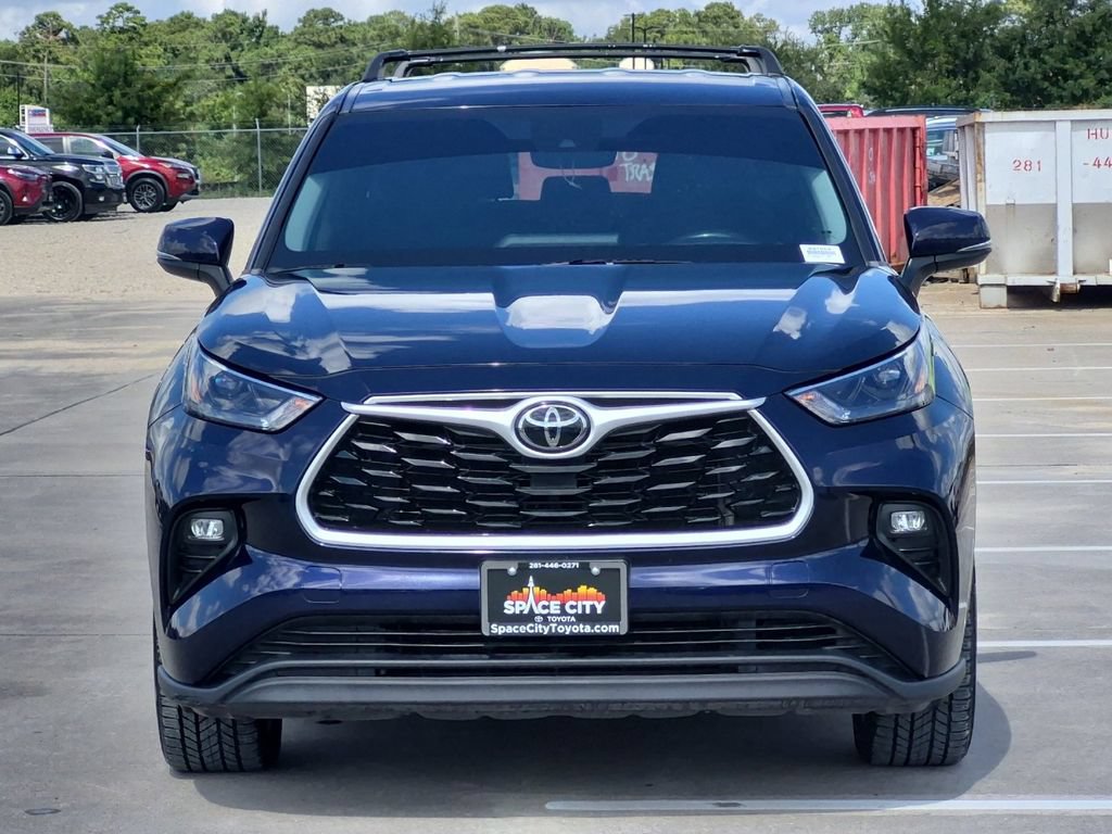 Used 2022 Toyota Highlander LE FWD image 9