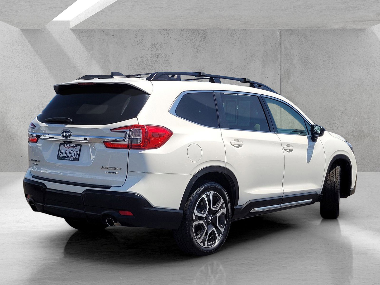 Used 2024 Subaru Ascent Limited w/ Technology Package AWD/4WD image 4