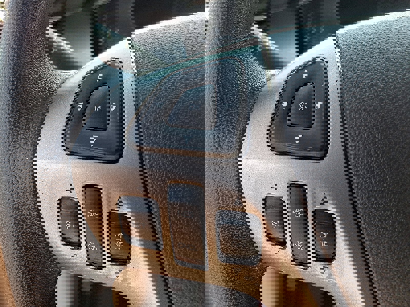 Used 2017 Ford Taurus SEL image 20