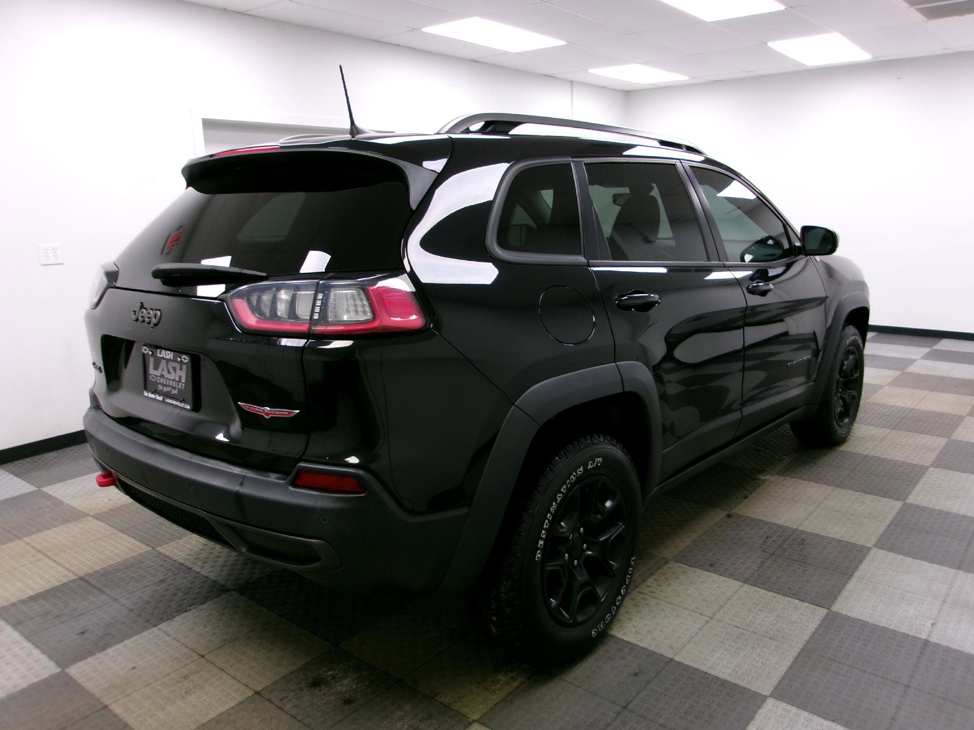 Used 2019 Jeep Cherokee Trailhawk w/ Cold Weather Group image 13