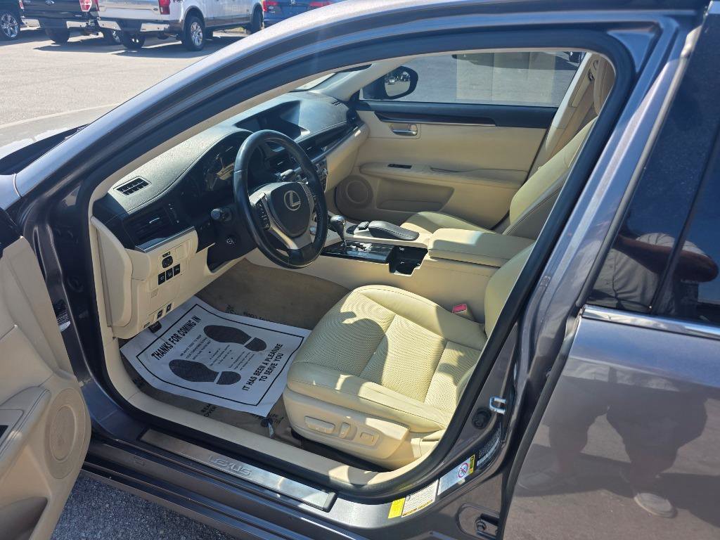 Used 2013 Lexus ES 350 w/ Luxury Pkg image 6