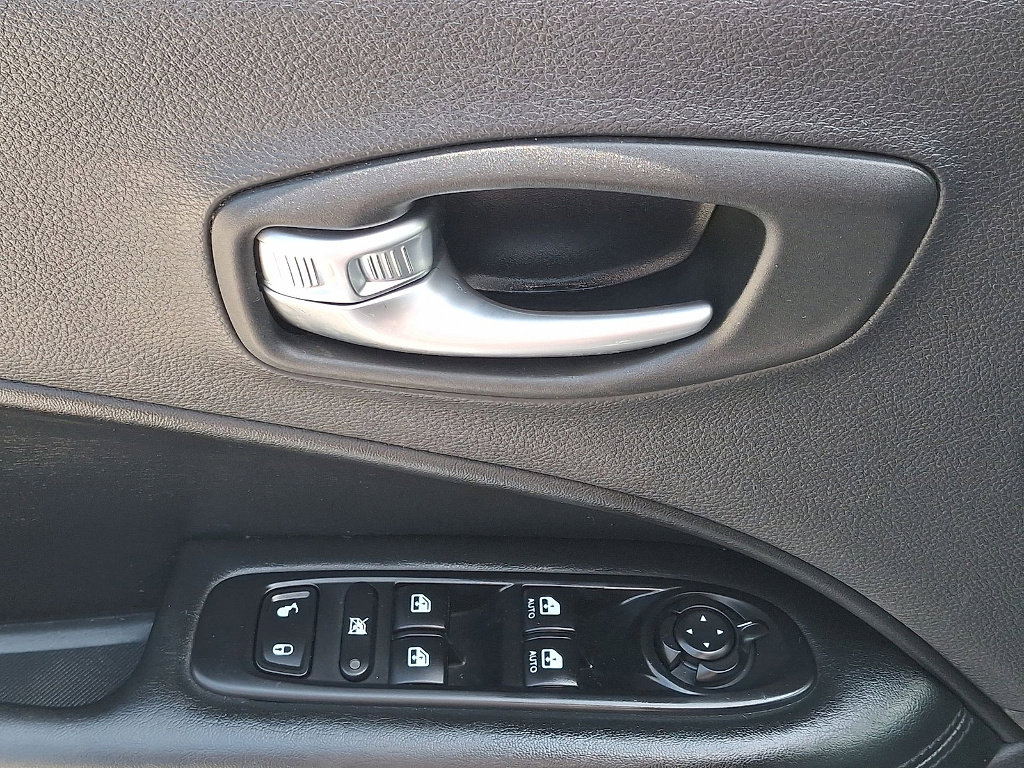 Certified 2020 Jeep Compass Latitude image 10