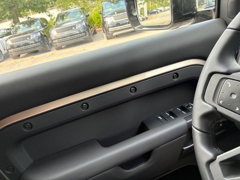 New 2026 Land Rover Defender 110 OCTA AWD/4WD image 32