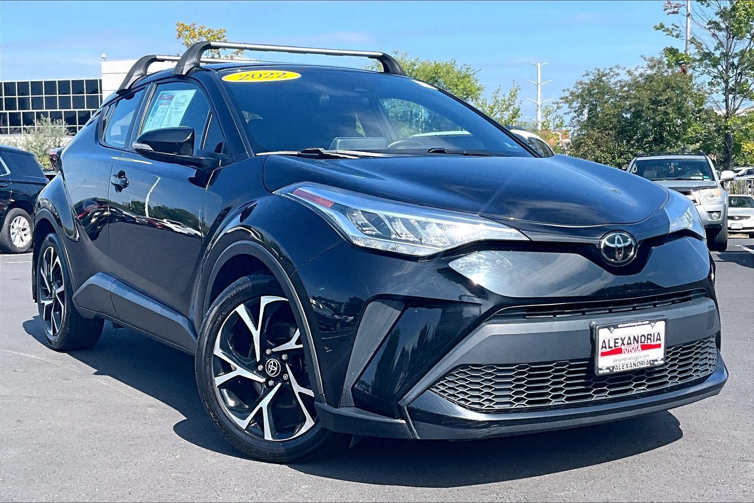 Used 2022 Toyota C-HR XLE FWD image 2