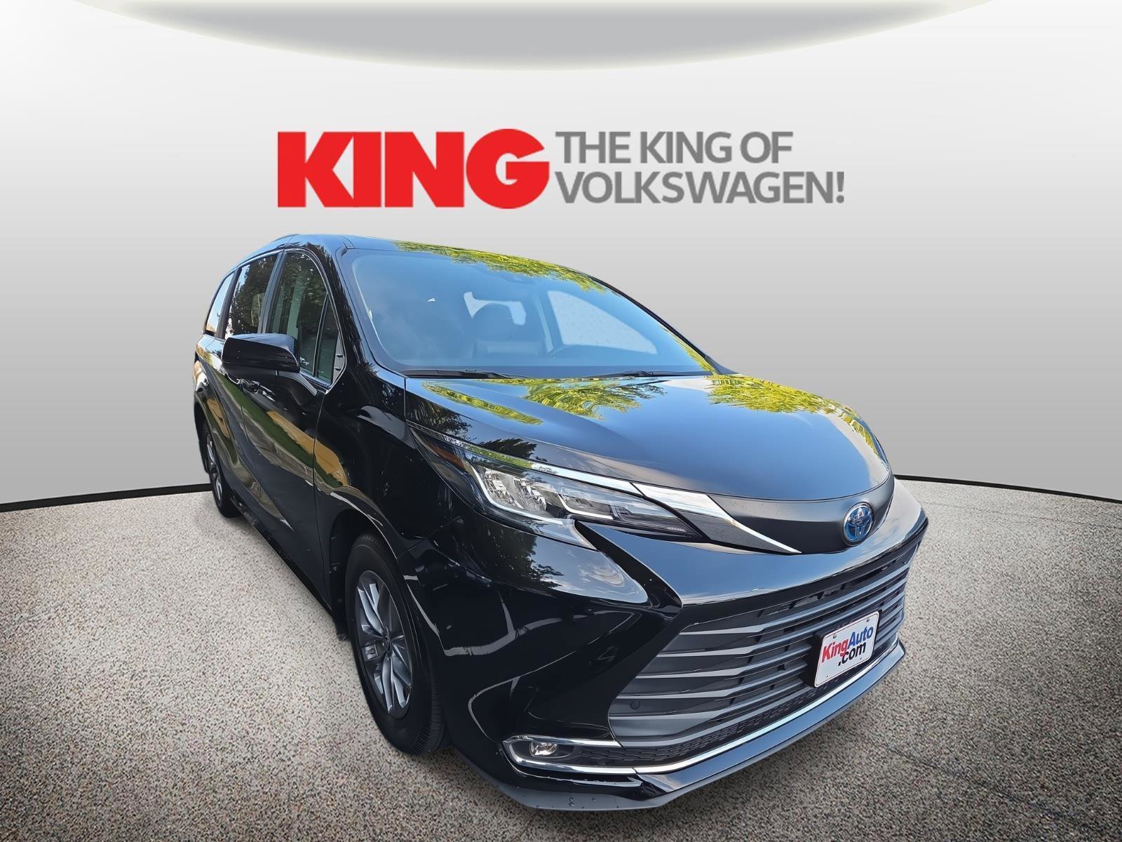 Used 2023 Toyota Sienna XLE
