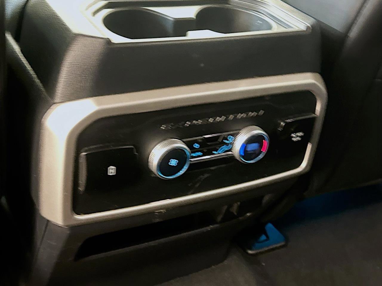 Used 2024 Ford Expedition XLT image 28