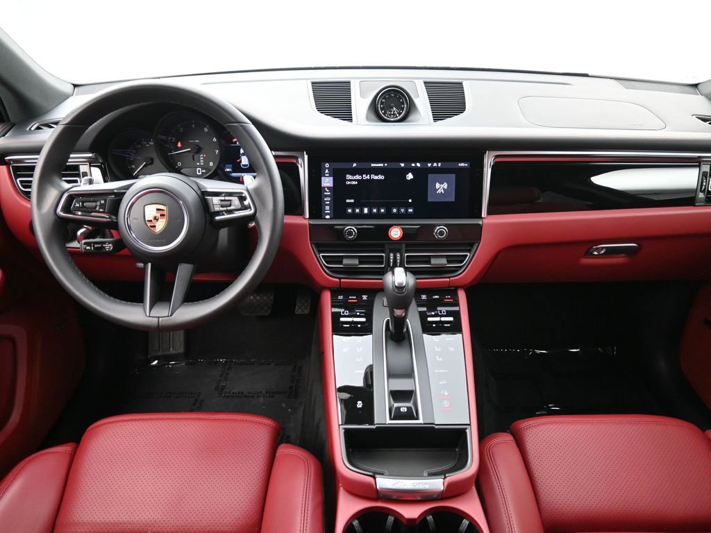 Certified 2025 Porsche Macan AWD/4WD image 6