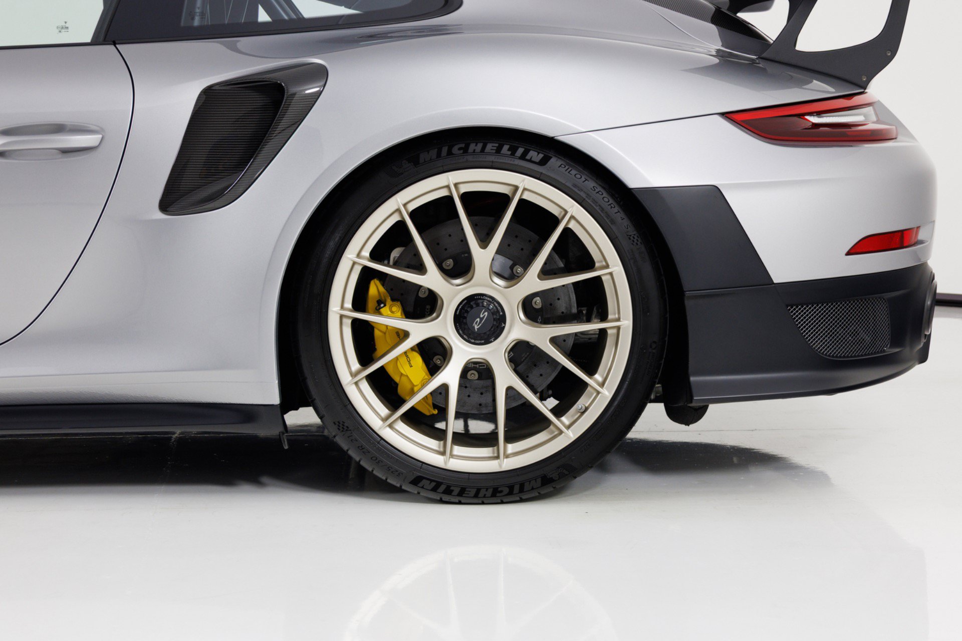 Used 2018 Porsche 911 GT2 RS RWD image 11