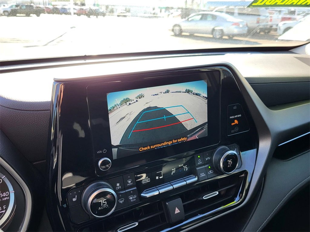 Used 2023 Toyota Highlander XLE image 28