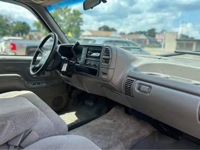 Used 1995 GMC Suburban 2WD image 21