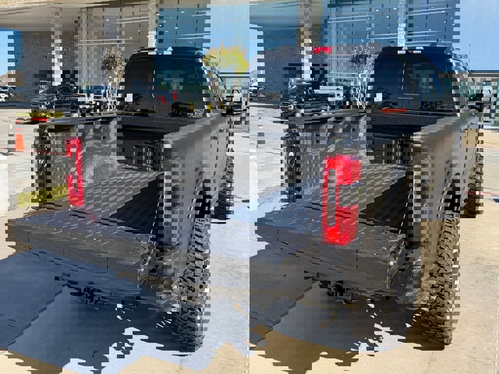 New 2026 Ford F250 Lariat w/ Black Appearance Package image 58