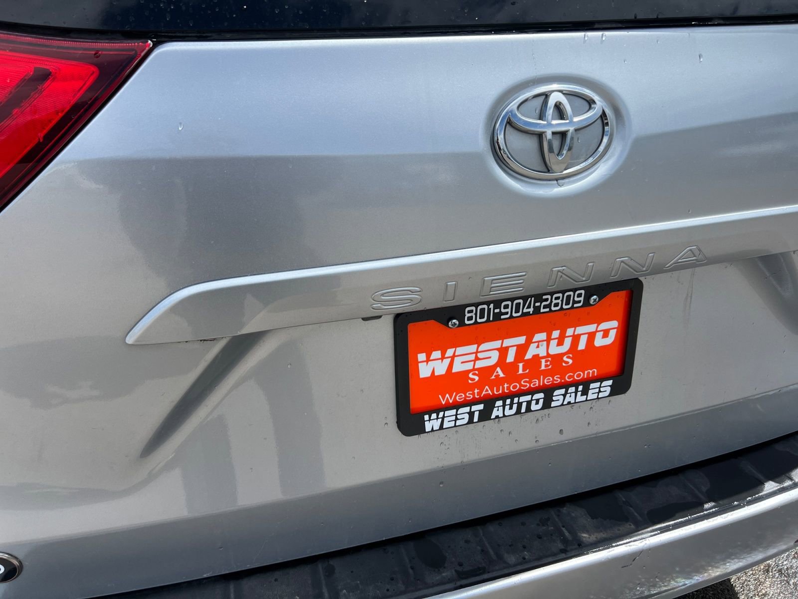 Used 2019 Toyota Sienna LE w/ LE Preferred Package FWD image 27