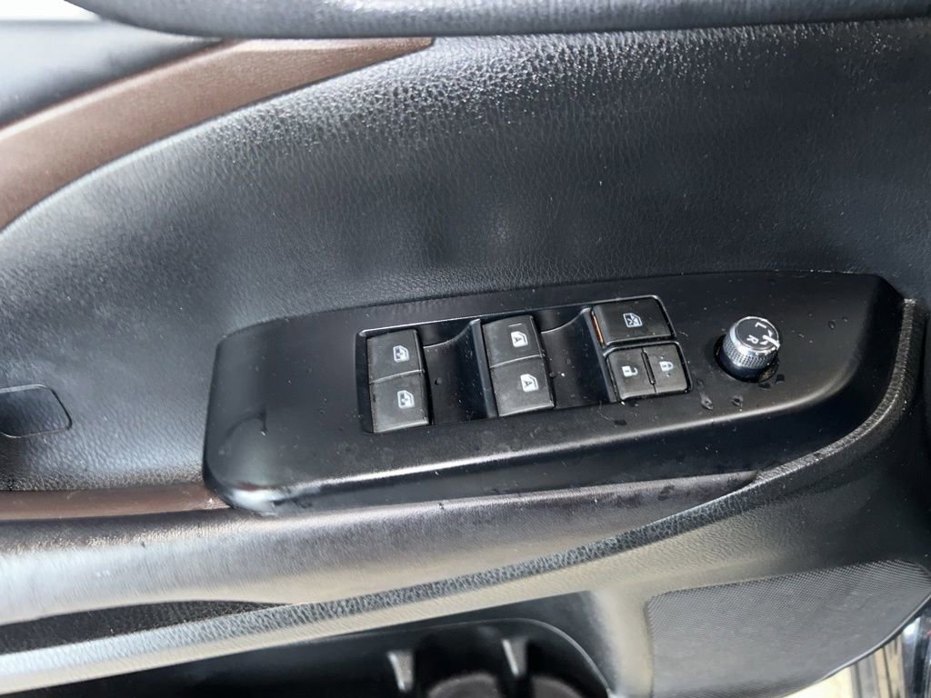 Used 2017 Toyota Highlander Plus AWD/4WD image 11