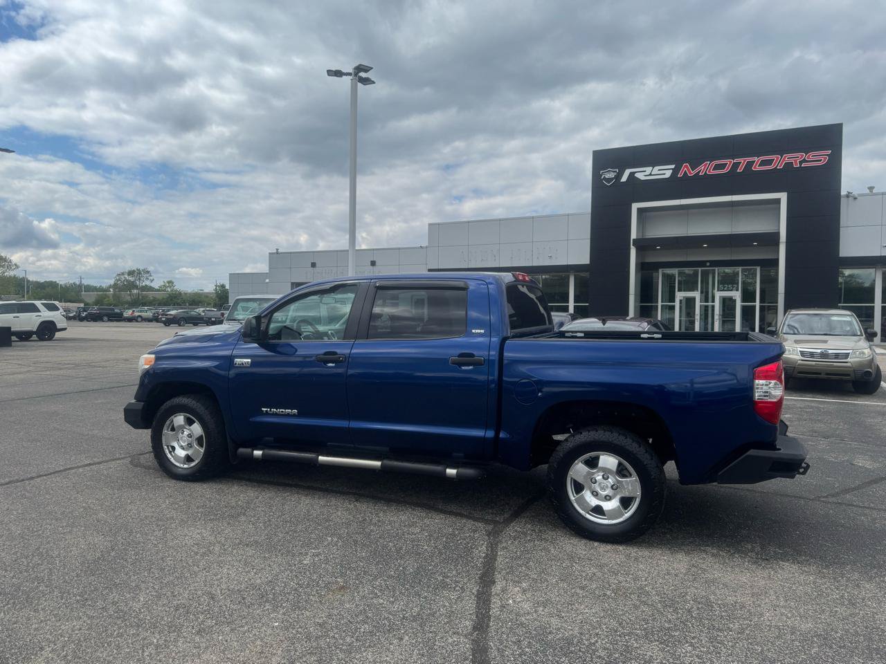 Used 2015 Toyota Tundra SR5 w/ TRD Off Road Package AWD/4WD image 3