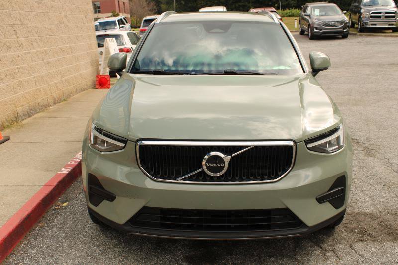 Used 2023 Volvo XC40 B5 Core AWD/4WD image 2
