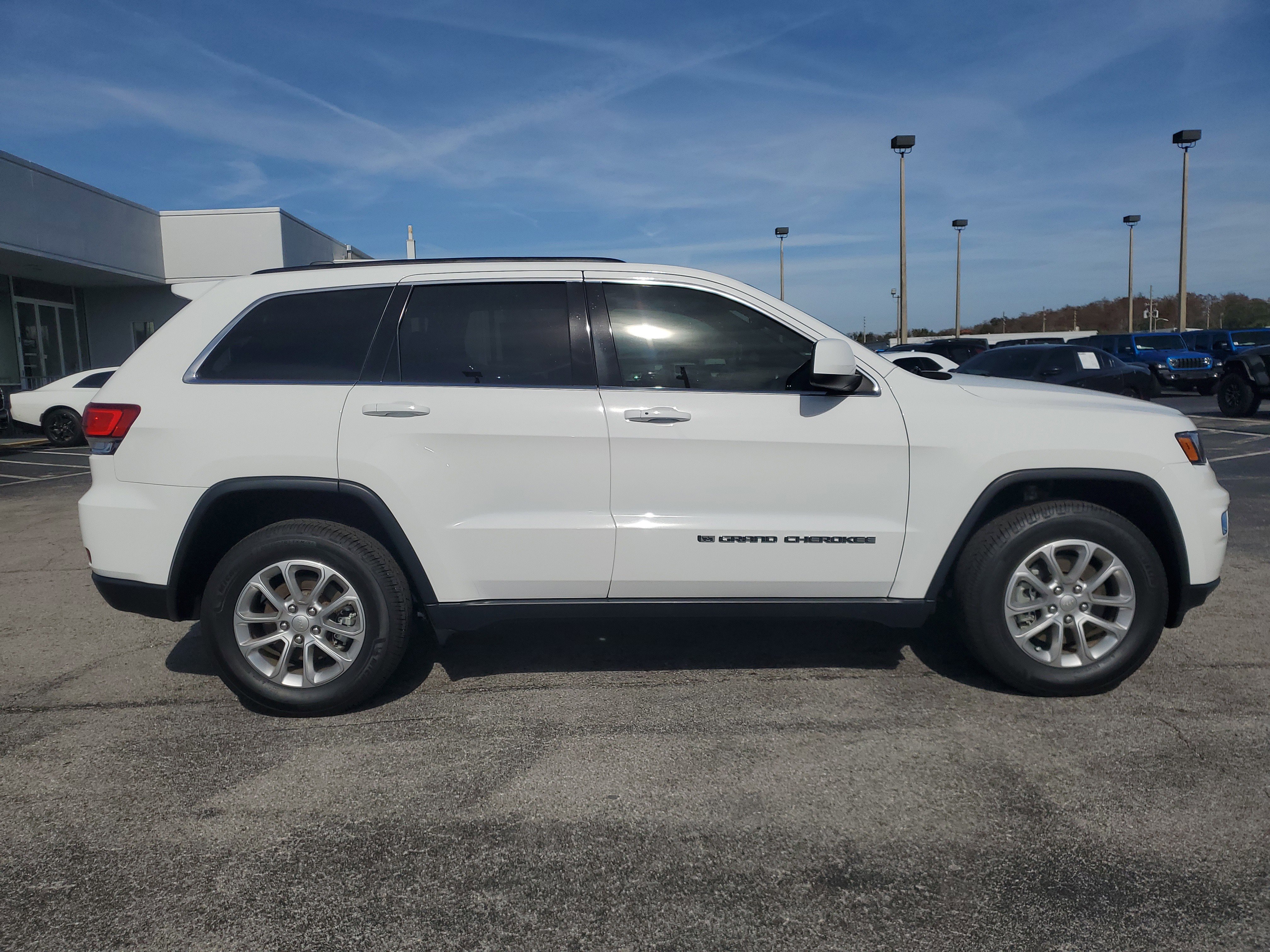 Used 2022 Jeep Grand Cherokee Laredo X image 9