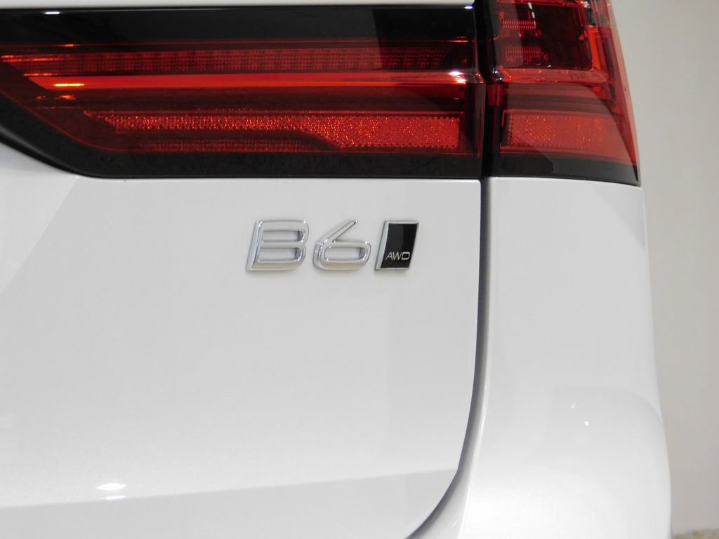 Used 2026 Volvo V90 B6 Cross Country Ultra image 89