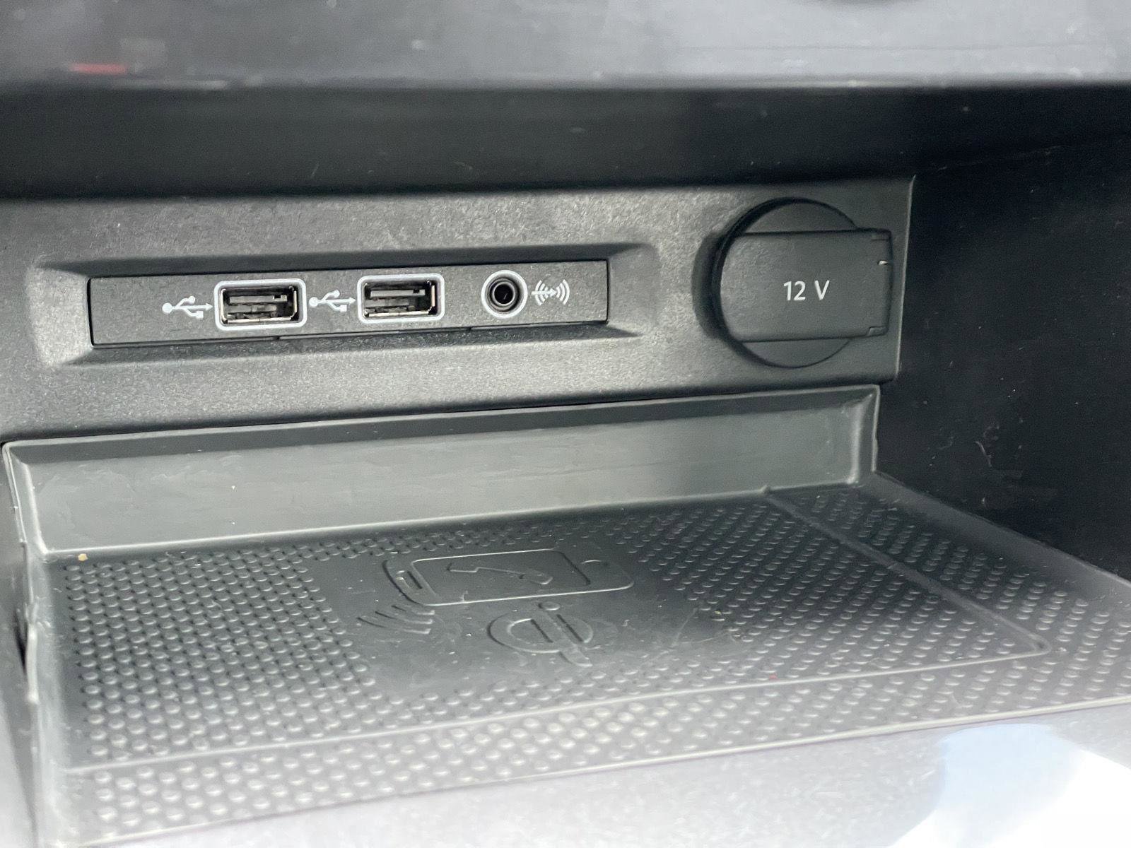 Used 2020 Volkswagen Tiguan SE w/ Panoramic Sunroof Package image 30
