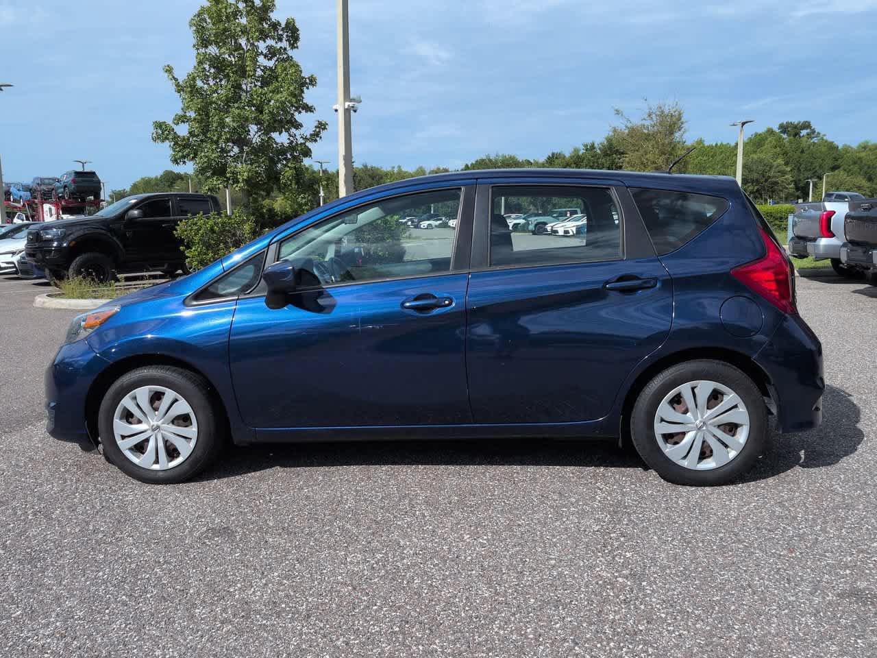 Used 2017 Nissan Versa Note SV FWD image 3
