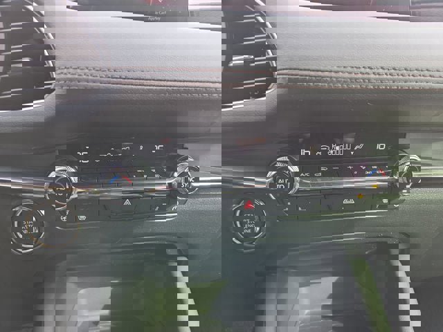 Certified 2025 MAZDA MAZDA3 Hatchback w/ Appearance Package image 19