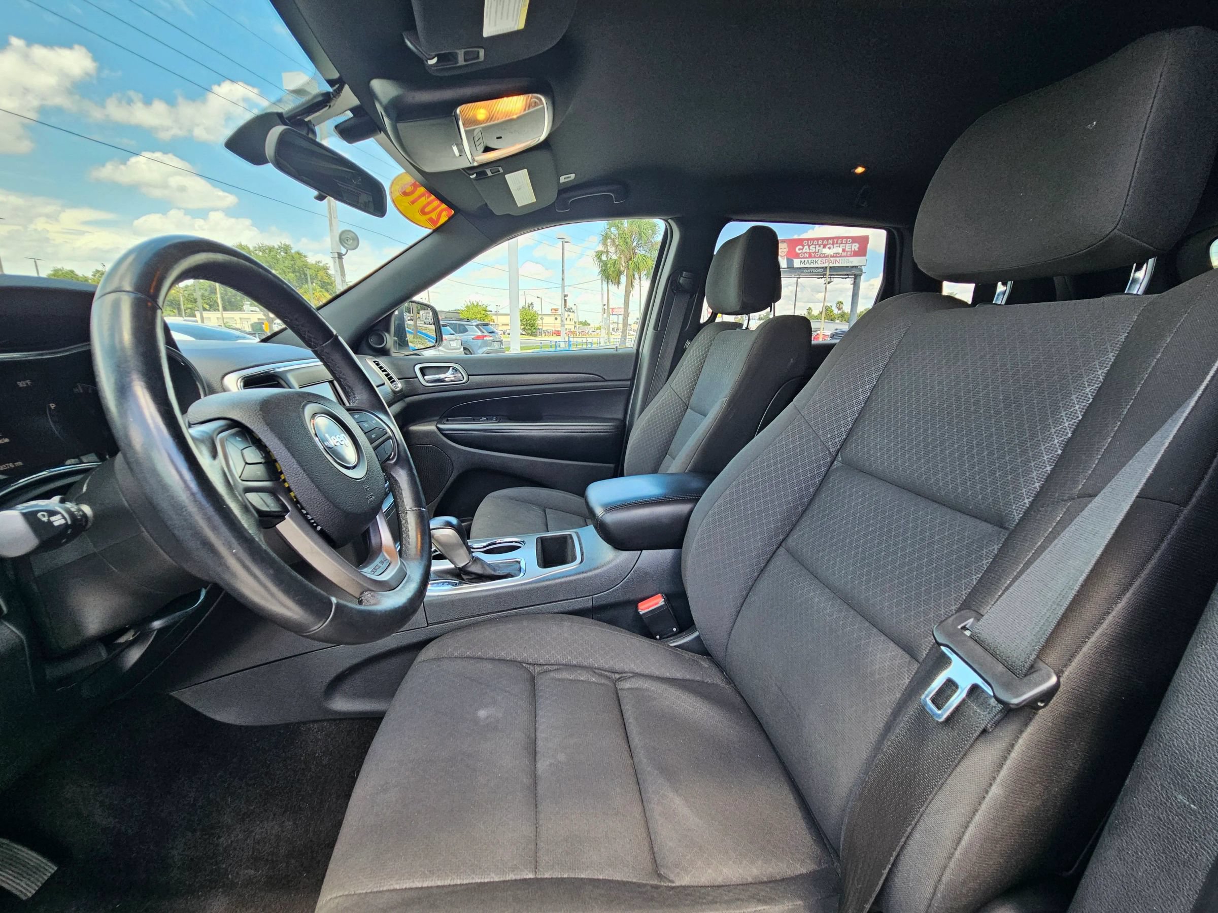 Used 2018 Jeep Grand Cherokee Laredo AWD/4WD image 15