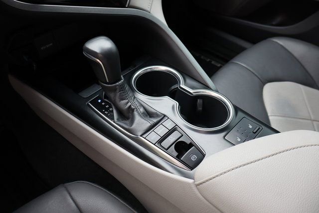 Used 2018 Toyota Camry XLE image 22